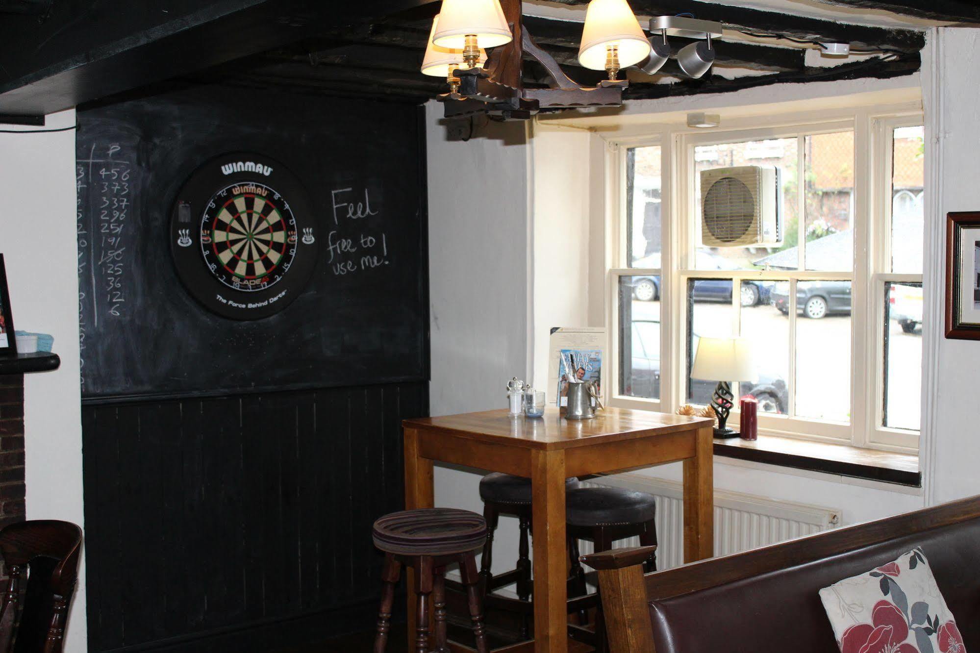 Whyte Harte Hotel Redhill  Exterior photo