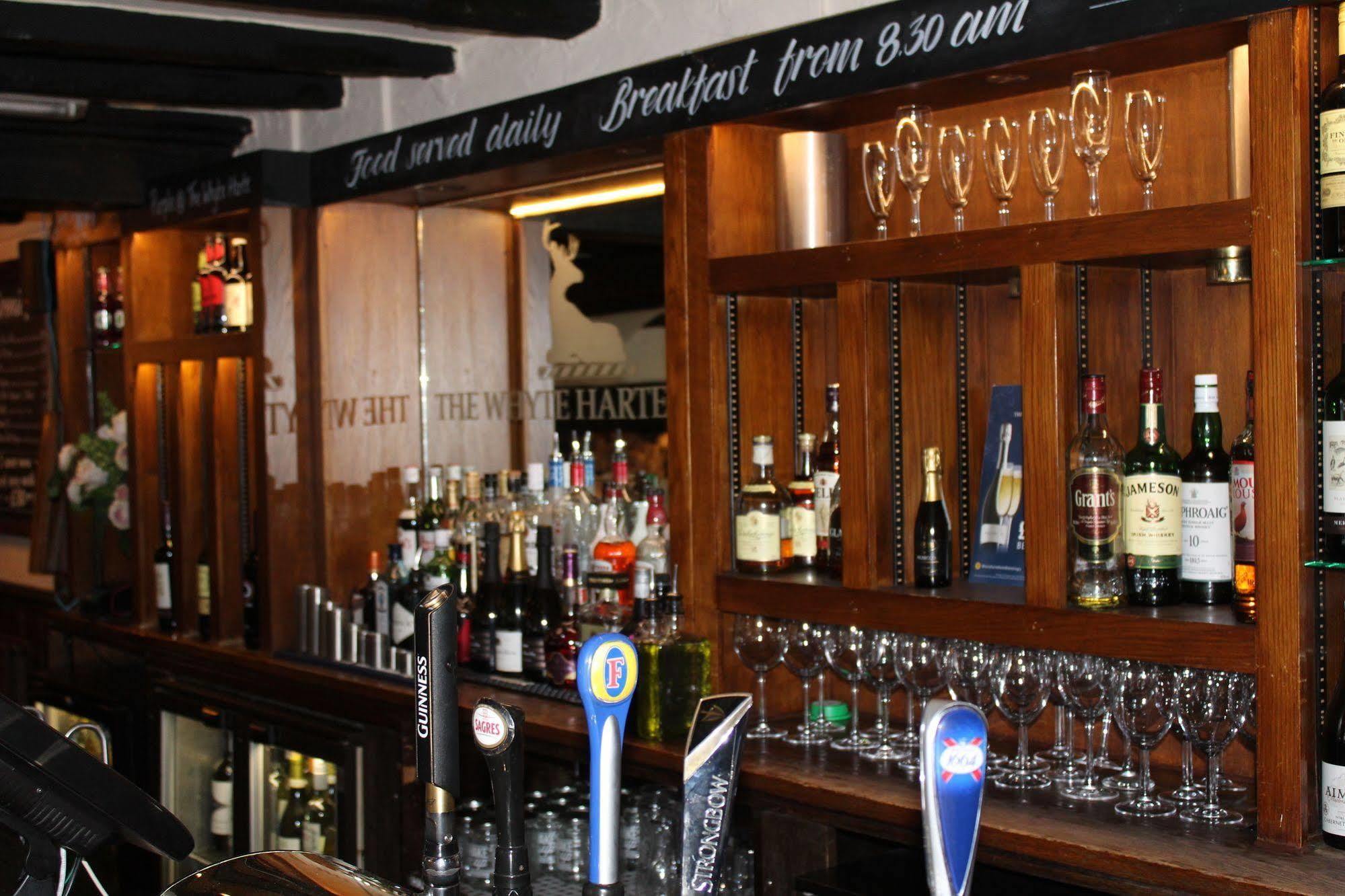 Whyte Harte Hotel Redhill  Exterior photo
